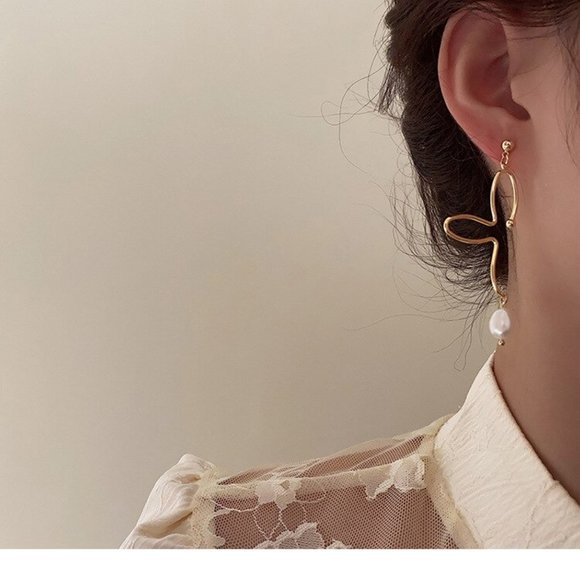 INS Style Metal Lines Flowers Freshwater Pearl Pendant Earrings - Picture 3 of 6